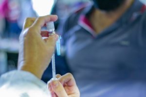 Araxá suspende aplicação da vacina Pfizer por falta de doses