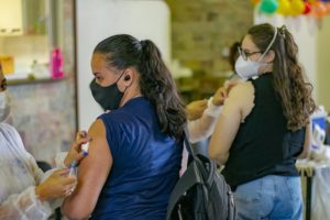 Araxá suspende aplicação da vacina Pfizer por falta de doses