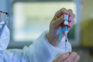 Araxá suspende aplicação da vacina Pfizer por falta de doses