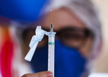 Mais de 2,5 milhões de mineiras e mineiros ainda não completaram o esquema de vacinação contra a Covid