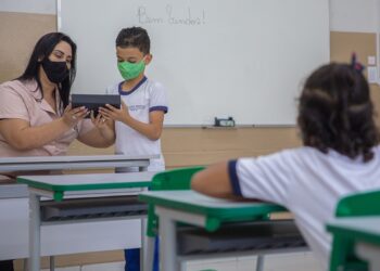 Mais de 2,5 milhões de mineiras e mineiros ainda não completaram o esquema de vacinação contra a Covid