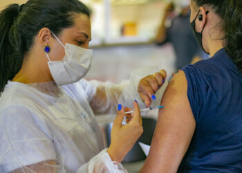 Araxá aplica reforço da Janssen em pessoas a partir de 20 anos nesta terça