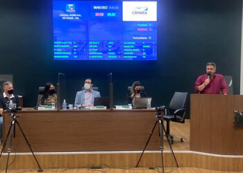 Projeto na Câmara reajusta salário de servidores da PMA em 12%