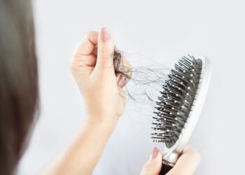 Queda de cabelo: saiba quando você deve começar a se preocupar