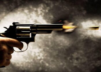 Homem é atingido por dois tiros perto de um bar, no Centro de Campos Altos