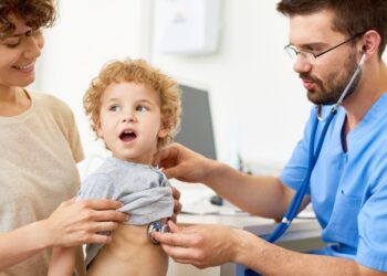 Fase de crescimento: quando crianças e adolescentes devem procurar um ortopedista?