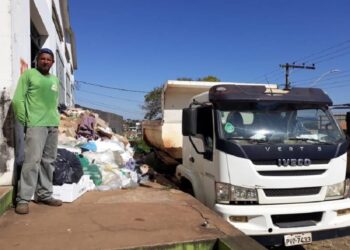 Coleta seletiva de porta em porta em Bambuí é um sucesso