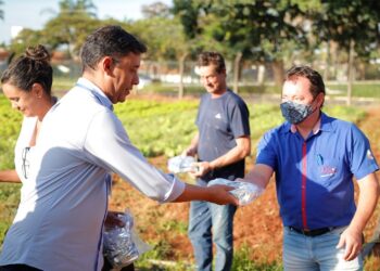 Coleta seletiva de porta em porta em Bambuí é um sucesso