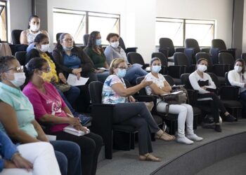 Dínamo promove palestra sobre a importância do trabalho em equipe para alunos do projeto Lobinho