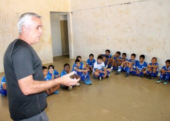 Dínamo promove palestra sobre a importância do trabalho em equipe para alunos do projeto Lobinho