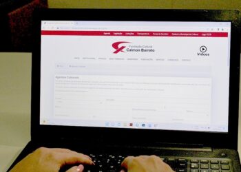 INSS envia alerta sobre golpe solicitando documentos por mensagem de texto