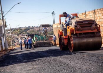 Ruas nos bairros Santa Mônica e Domingos Zema, em Araxá, passam por obras