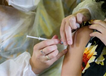 População acima de 18 anos é convocada para atualizar doses da vacina contra Covid