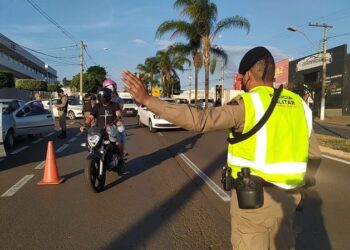 PM passa a fiscalizar e autuar por todas as irregularidades em Patos de Minas