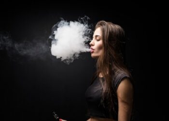 Médico da Unimed Araxá alerta sobre uso do cigarro eletrônico e do narguilé