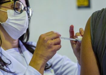 Saúde convoca população 40+ em Araxá para quarta dose contra a Covid nesta sexta