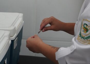 Unicentro funciona em horário estendido para repescagem de todos os públicos para vacina contra a Covid