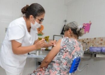 Só 39% da população mineira, acima de 40 anos, recebeu a segunda dose de reforço contra Covid