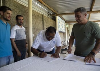 Convênio da PMA com o Dínamo é feito para manutenção do projeto Atletas de Futuro