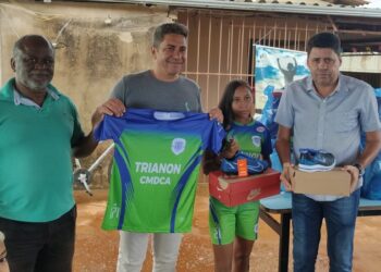 Crianças do projeto “Esporte, Família e Cidadania II” recebem material esportivo gratuitamente