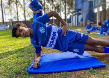 Atletas das categorias de base do Dínamo recebem atendimentos fisioterapêuticos
