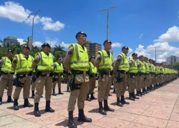 Minas terá reforço de 1,4 mil policiais militares na segurança durante o fim do ano