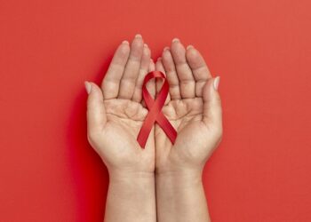 Dezembro vermelho: 90 brasileiros recebem o diagnóstico de infecção por HIV todos os dias