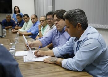 Plano de Cargos e Salários do Quadro Geral de Servidores e Plano de Carreira da Educação apresentados na Câmara de Araxá