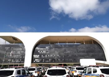 Web-rádio: Governo de Minas entrega 275 viaturas para a Polícia Militar em várias cidades