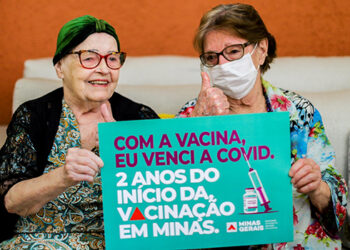 “Com a vacina, venci a Covid”, comemoram mineiros, após dois anos do início da vacinação no estado