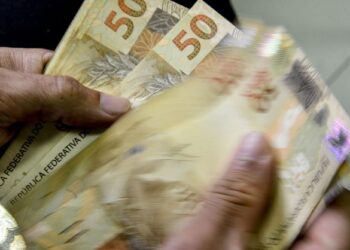 Salário mínimo de R$ 1.320 começa a valer nesse domingo