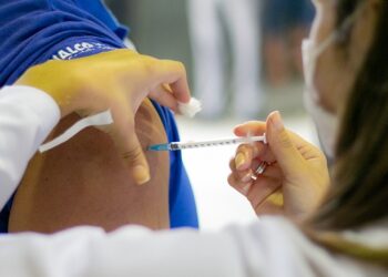 Saúde convoca crianças de 3 a 11 anos para vacina contra a Covid-19 nesta terça-feira