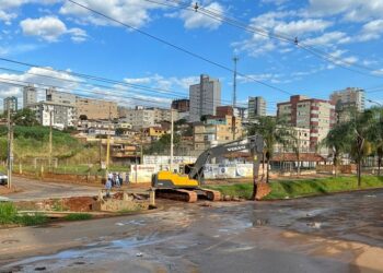 Obras para a canalização do Córrego do Monjolo, em Patos de Minas são iniciadas