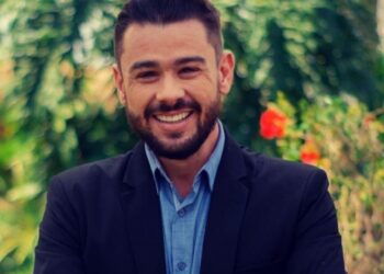 Sempre Um Papo recebe o jornalista e escritor araxaense Cesar Campos