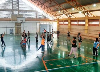 Secretaria de Esportes promove aulas gratuitas de zumba, alongamento e ginástica funcional em diversos pontos de Araxá