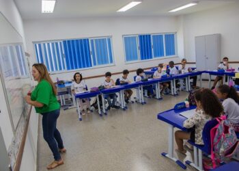 Prefeitura de Araxá lança edital de concurso público para 596 vagas na Educação; inscrições começam em 29 de maio