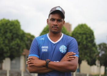 Dínamo anuncia Robert Carlos como novo técnico da categoria sub-17