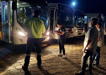 Secretaria de Segurança Pública de Araxá vistoria ônibus que fazem o transporte coletivo de passageiros