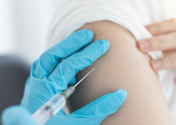 Aplicação da vacina bivalente contempla profissionais da saúde nesta quarta em Araxá