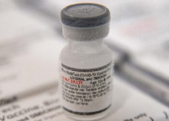 Minas Gerais inicia aplicação da vacina bivalente no público a partir de 18 anos; Araxá já está imunizando o grupo