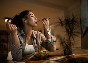 Vontade de comer terra, tijolo, papel? Entenda o transtorno alimentar que leva pessoas a este comportamento