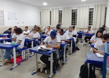 Mais de 700 alunos são atendidos pela Educação de Jovens e Adultos em Araxá
