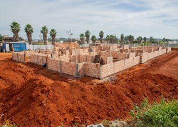 Construção do Cemei Terezinha Côrtes, no bairro Jardim Europa, já começou
