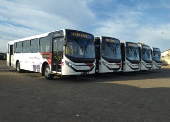 Transporte público de Araxá recebe cinco novos ônibus e internet gratuita para passageiros