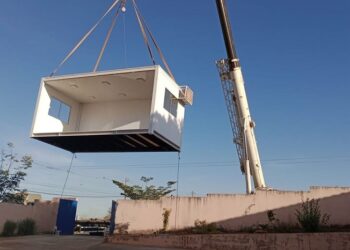 Cemeis Araci Pedrelina de Lima e Sarah Valle Abrahão recebem as salas modulares