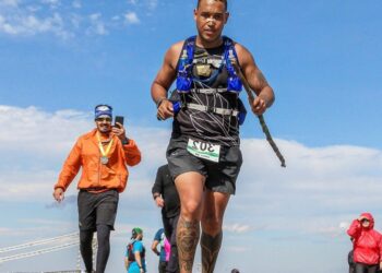 Ultramaratonista vai correr desafio de 6 horas na esteira no Centro de Araxá neste sábado