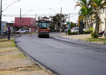 Trecho de grande fluxo, da Avenida Prefeito Aracely de Paula, ganha recapeamento