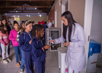 Mais de 20 mil escovas dentais são distribuídas, em Araxá, para alunos da Rede Municipal