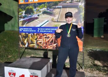 Jane Porfírio conquista sua primeira medalha no tiro esportivo