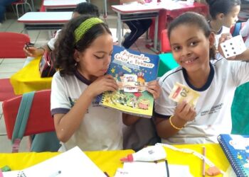 Equipe da Rede Municipal de Ensino participa de capacitação para o Projeto Escola Mágica